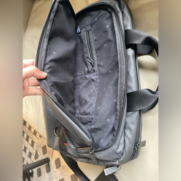 Air Canada The Tablet Crossbody Laptop Bag - Picture 4 of 13